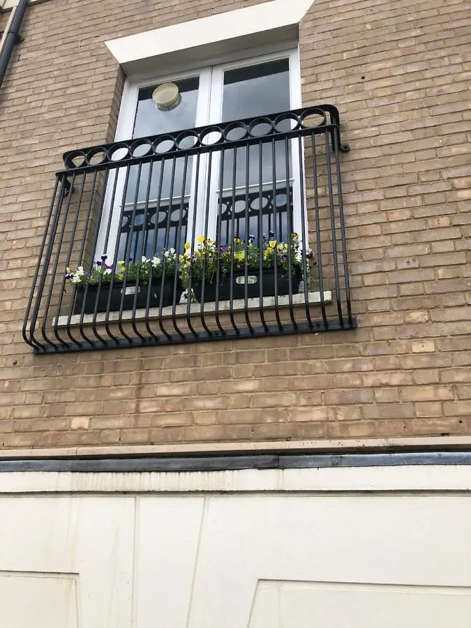 Adam And Eve Street Apartment CBG