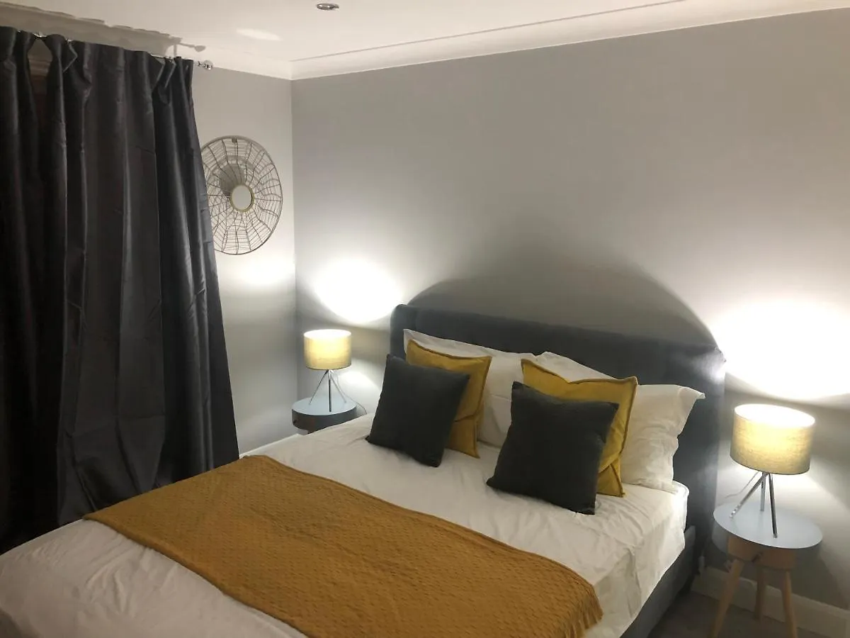 Adam And Eve Street Apartment CBG イギリス